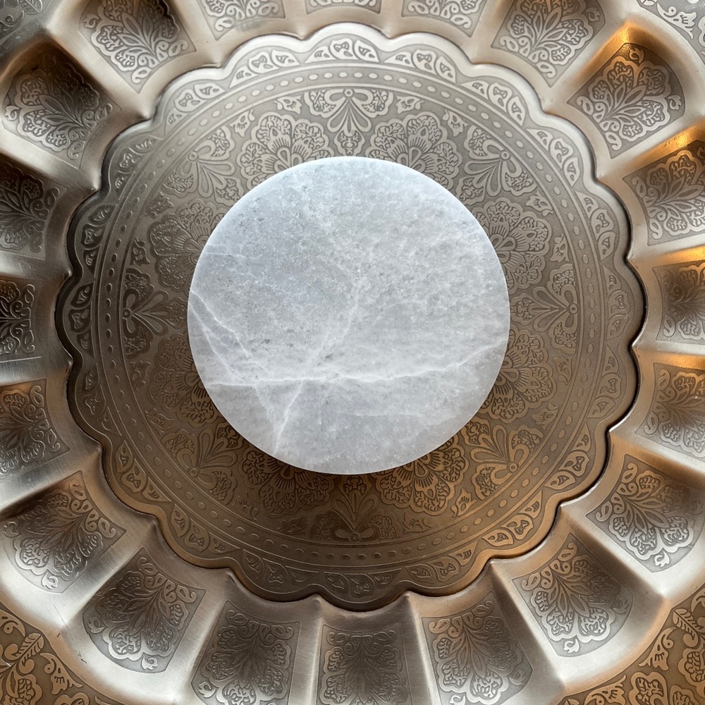 Large selenite charger - Picture 7 of 7